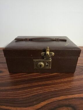 Leather box with brass fittings/made in England/Birks travel box, jewelry/men's